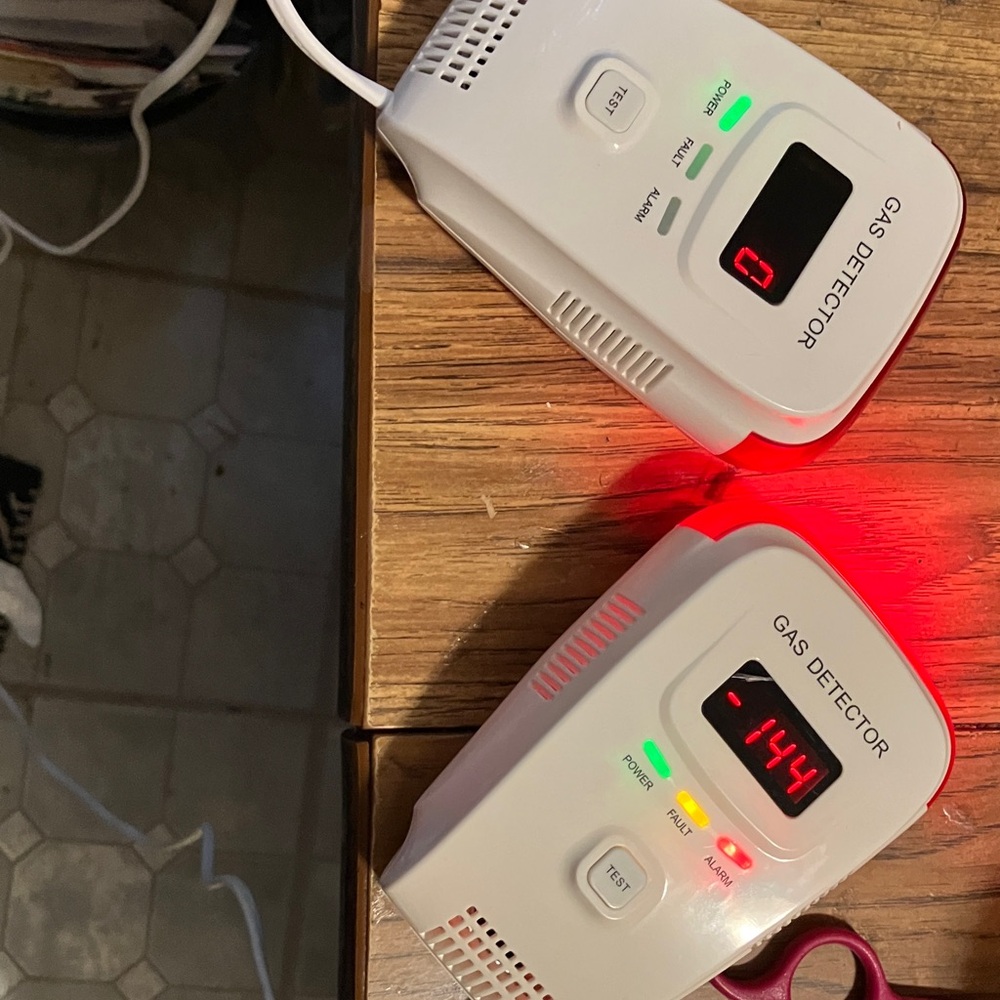 Set of 2. Talking gas detectors ( English n Chinese ) plug in with 6ft cord.